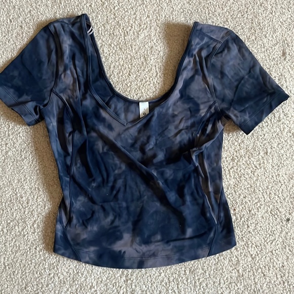 lululemon athletica Tops - Hi I this lulu lemon crop top size 4 woman